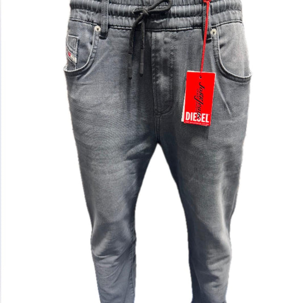 MM-JE2 (Diesel Men’s Premium Denim Jeans – Slim Fit, Modern Italian Style for Everyday Wear)