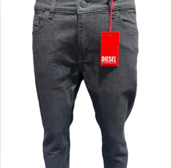 MM-JE3 (Diesel Men’s Premium Denim Jeans – Slim Fit, Modern Italian Style for Everyday Wear)